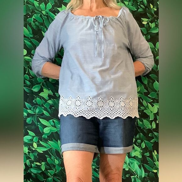 💠 NYDJ Chambray Embroidered Blouse – Scalloped Hem, 3/4 Sleeve – Size S - Picture 3 of 6